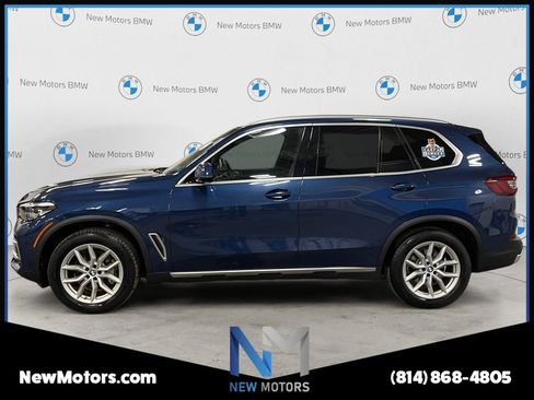 Used 2022 BMW X5 xDrive40i w/ Parking Assistance Package AWD/4WD image 2