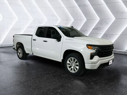 Used 2024 Chevrolet Silverado 1500 Custom image 1