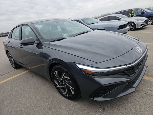Used 2025 Hyundai Elantra Sport image 3