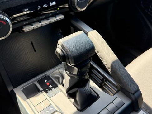 Used 2025 Toyota Tacoma SR5 AWD/4WD image 22