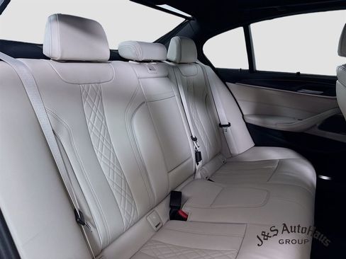 Used 2023 BMW M550i xDrive w/ Executive Package image 34