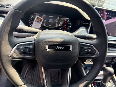Used 2024 Jeep Compass Latitude AWD/4WD image 9