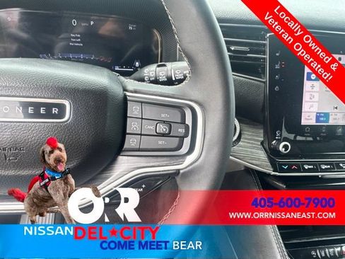 Used 2023 Jeep Wagoneer L Series II AWD/4WD image 22