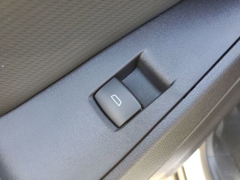 Used 2026 Chevrolet Equinox LT w/ Convenience Package II FWD image 17