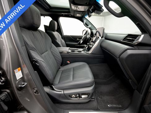 Used 2022 Lexus LX 600 4WD w/ Accessory Package (Z1) image 14