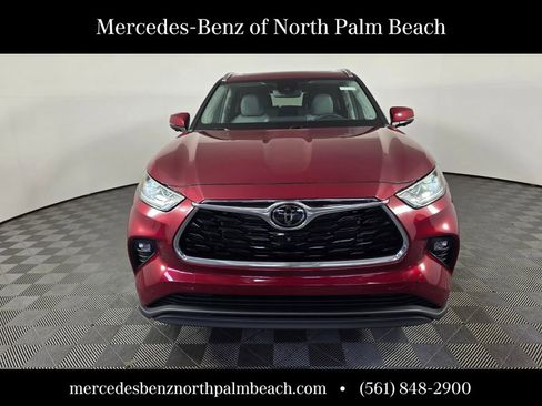 Used 2024 Toyota Highlander Limited AWD/4WD image 2