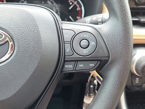 Certified 2025 Toyota RAV4 LE FWD image 27