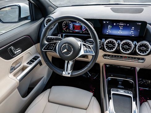 Certified 2025 Mercedes-Benz GLA 250 image 14