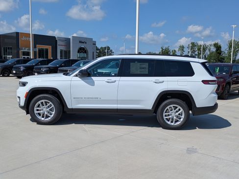 New 2026 Jeep Grand Cherokee L Laredo RWD image 2