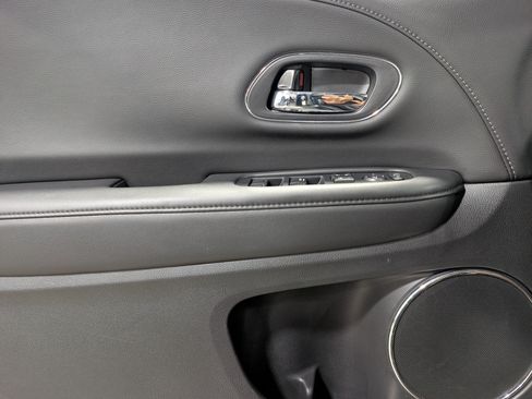 Used 2022 Honda HR-V EX-L image 9