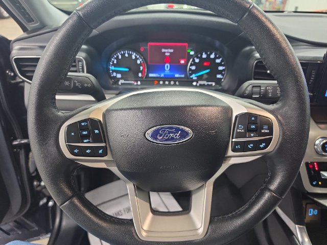 Used 2024 Ford Explorer XLT w/ Equipment Group 202A AWD/4WD image 18