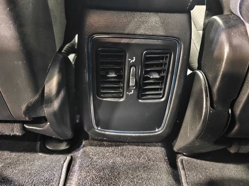 Used 2021 Jeep Grand Cherokee Laredo image 24