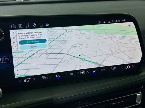 Used 2025 Chevrolet Traverse LT image 28