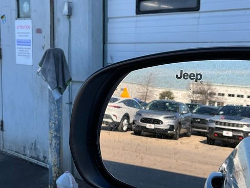 Used 2025 Jeep Compass Trailhawk image 20