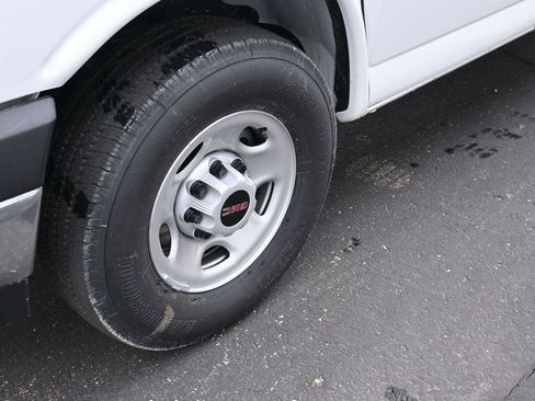 New 2026 GMC Savana 2500 Extended w/ Enhanced Convenience Package image 9