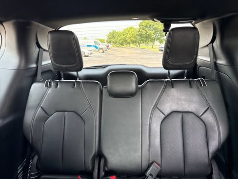 Used 2025 Chrysler Pacifica Select FWD image 14