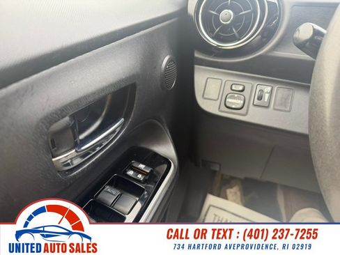 Used 2015 Toyota Prius C Two w/ Preferred Accessory Package FWD image 15