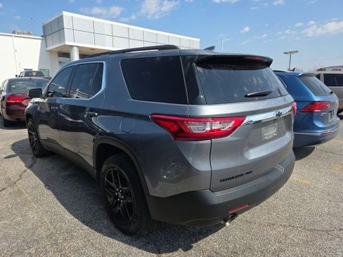 Used 2021 Chevrolet Traverse LT w/ LPO, Black Accent Package image 2