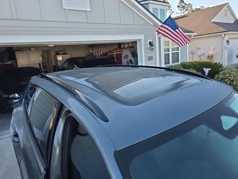 Used 2025 Volkswagen Tiguan SE R-Line image 5