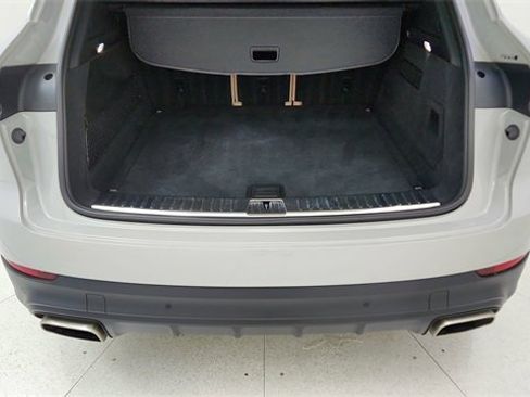 Used 2022 Porsche Cayenne image 13