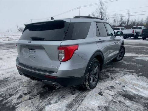 Used 2022 Ford Explorer XLT w/ Equipment Group 202A image 8