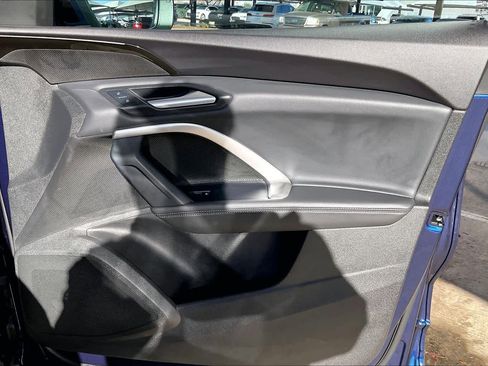 Used 2025 Audi Q5 Premium w/ Convenience Package image 21