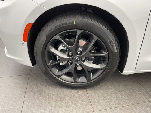 New 2026 Chrysler Pacifica Select FWD image 8