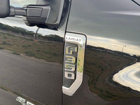 Used 2022 Ford F350 Lariat w/ Lariat Ultimate Package AWD/4WD image 16
