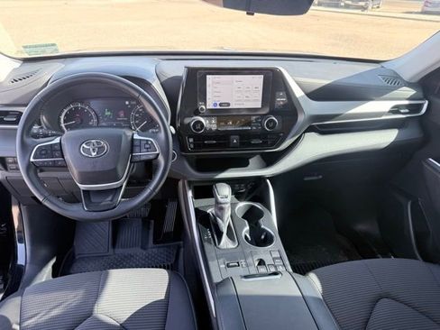 Used 2023 Toyota Highlander LE image 15