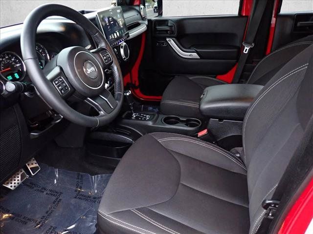 Used 2013 Jeep Wrangler Unlimited Sahara w/ Connectivity Group AWD/4WD image 10