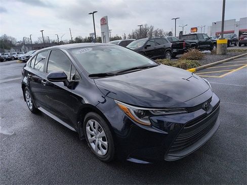 Certified 2025 Toyota Corolla LE image 1