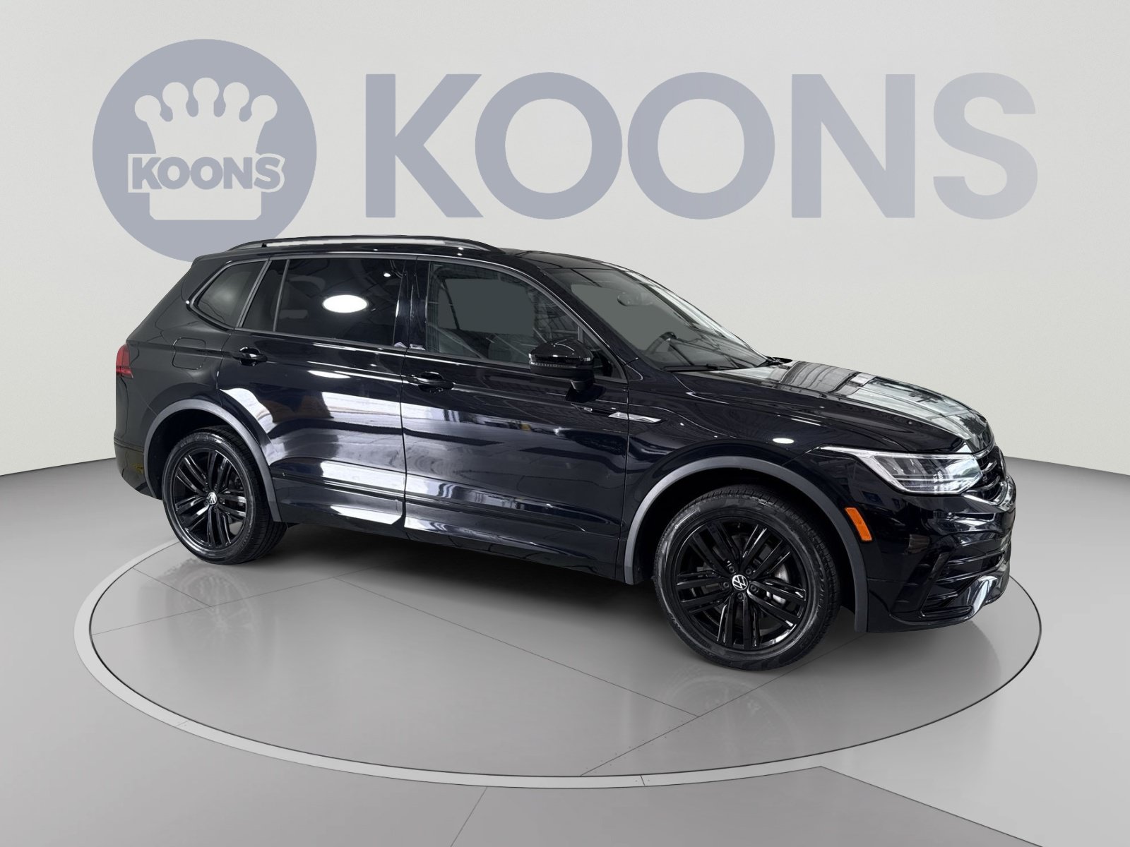 Used 2022 Volkswagen Tiguan SE R-Line AWD/4WD image 2