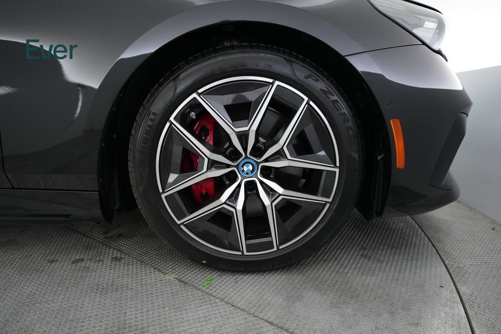 Used 2025 BMW i5 M60 w/ M Sport Package AWD/4WD image 20