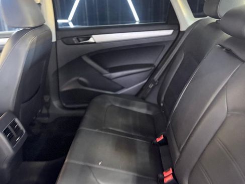 Used 2013 Volkswagen Passat 2.5 SE FWD image 36