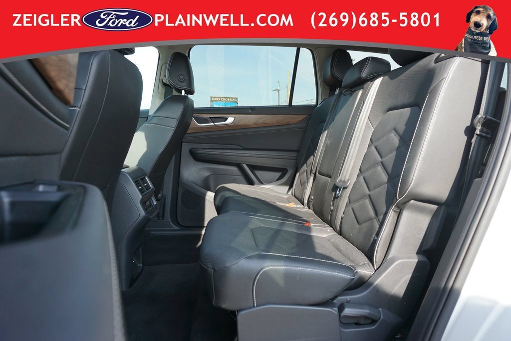 Used 2025 Volkswagen Atlas SE FWD image 12