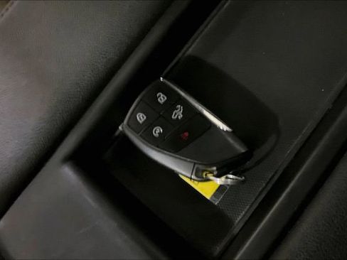 Used 2023 Chevrolet Silverado 1500 LT AWD/4WD image 29