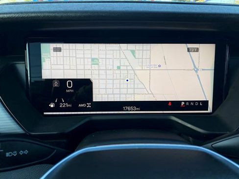 Used 2025 GMC Acadia Elevation image 2