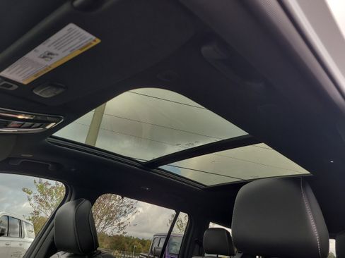 New 2025 Jeep Grand Cherokee L Limited w/ Luxury Tech Group II image 17