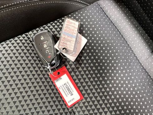 Used 2025 Chevrolet Trax LT w/ LT Convenience Package image 29