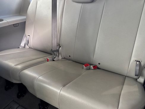 Used 2013 Toyota Sienna XLE FWD image 19