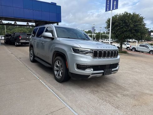 Used 2022 Jeep Wagoneer Series II RWD image 2