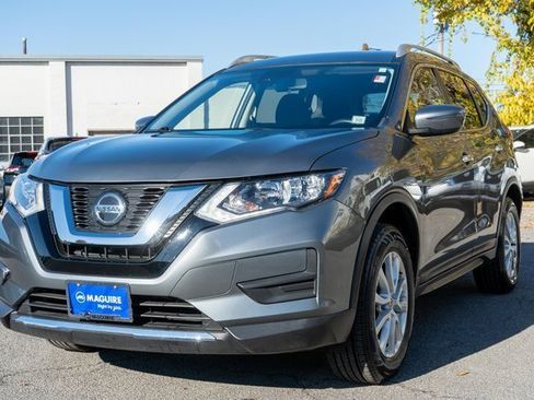 Used 2019 Nissan Rogue SV image 2