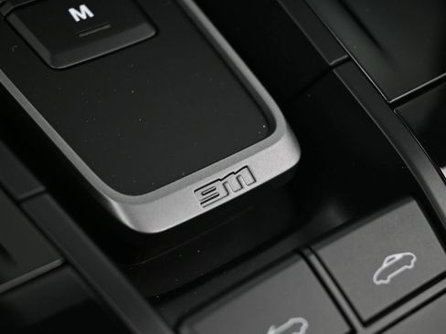 Used 2025 Porsche 911 Carrera RWD image 18