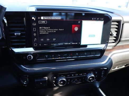 Used 2025 GMC Sierra 2500 SLT w/ SLT Premium Package image 25