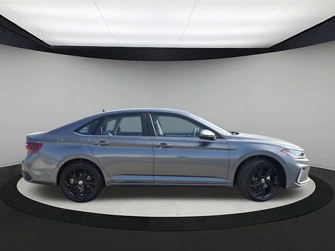 New 2026 Volkswagen Jetta SE FWD image 8