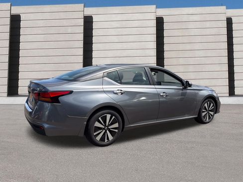 Used 2022 Nissan Altima 2.5 SV FWD image 5