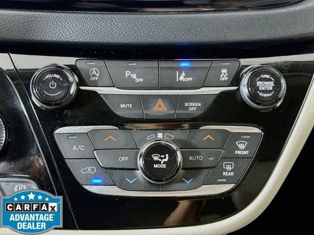 Used 2021 Chrysler Pacifica Touring-L FWD image 15
