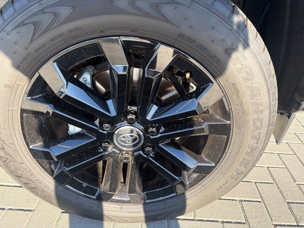Used 2025 Toyota 4Runner Platinum AWD/4WD image 5