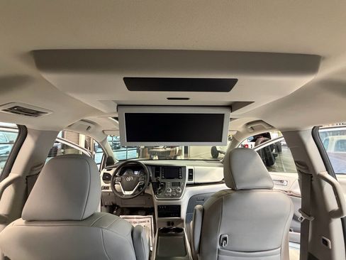 Used 2020 Toyota Sienna XLE Premium AWD/4WD image 13
