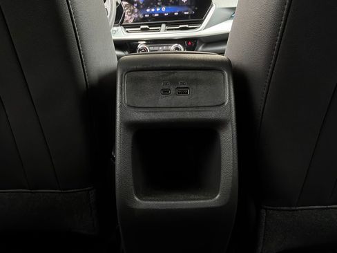 Used 2025 Chevrolet Trax LT FWD image 11